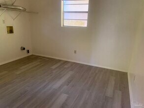 3204 E Gonzalez St in Pensacola, FL - Building Photo - Building Photo