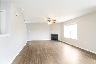 2836 Westbury Ct in Dallas, NC - Building Photo - Building Photo