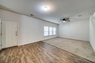 9535 Sandy Rdg Wy in San Antonio, TX - Building Photo - Building Photo