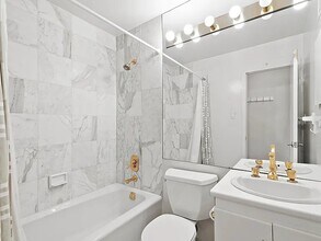222 W 14th St in New York, NY - Building Photo - Building Photo