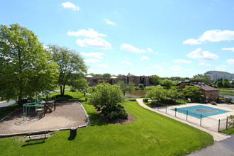 Indian Trail Apartments in Addison, IL - Building Photo - Building Photo