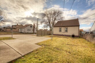 5808 Gilman St in Garden City, MI - Foto de edificio - Building Photo