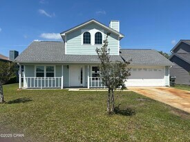 602 Lori Ln in Lynn Haven, FL - Building Photo