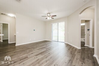 4592 Sandhurst St in Kissimmee, FL - Foto de edificio - Building Photo