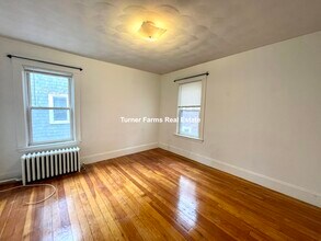 95 Beacon St, Unit 2 in Somerville, MA - Foto de edificio - Building Photo