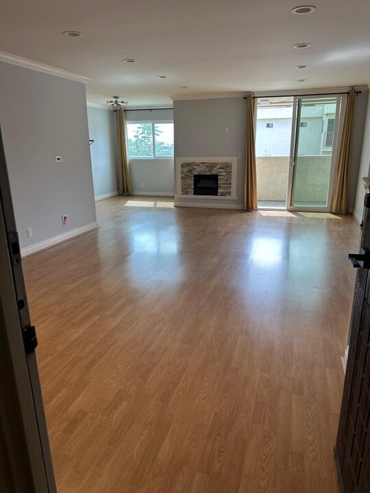 570 W Stocker St in Glendale, CA - Building Photo