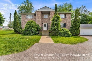 485 Center Rd in Bedford, OH - Building Photo