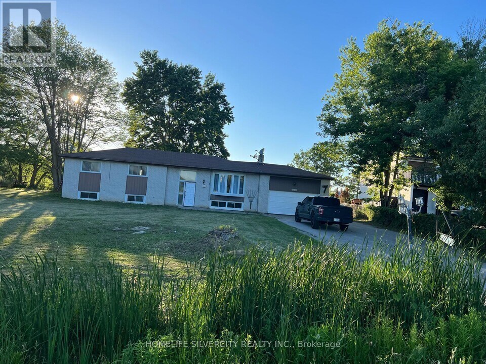 3032 Boston Mills Rd in Caledon, ON - Building Photo