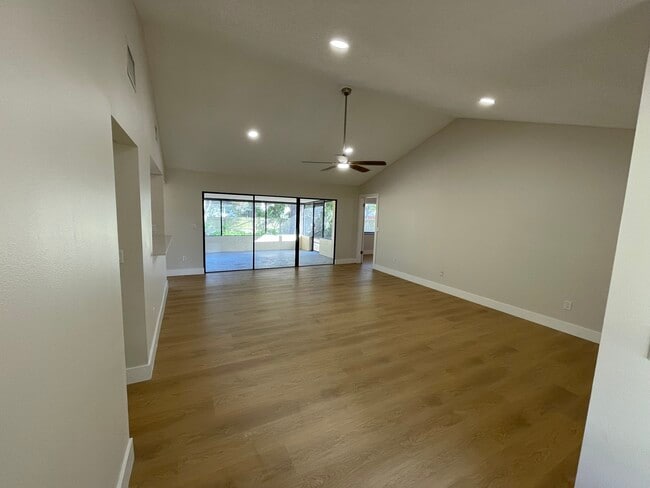 5010 Pennsbury Dr in Tampa, FL - Building Photo - Building Photo