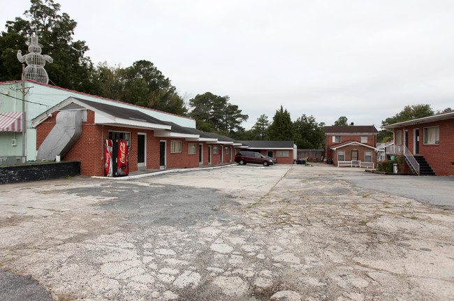 2716 S Wilmington St in Raleigh, NC - Building Photo - Building Photo