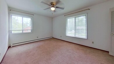 215 Williamsburg Dr in Thiensville, WI - Building Photo - Building Photo