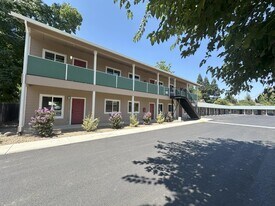728 W 1st Ave in Chico, CA - Building Photo