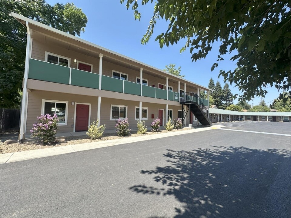 728 W 1st Ave in Chico, CA - Building Photo
