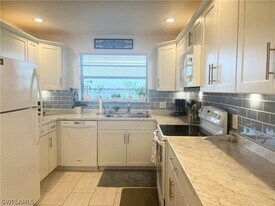 4372 27th Ct SW in Naples, FL - Building Photo