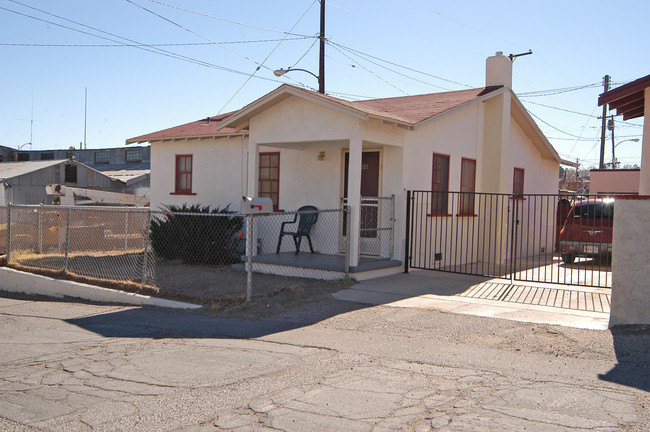 108-112 W White St in Barstow, CA - Building Photo - Building Photo