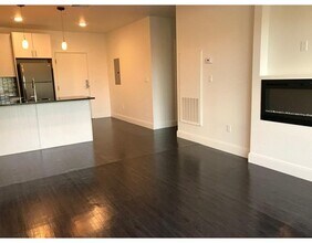 31 S Main St-Unit -203 in Natick, MA - Foto de edificio - Building Photo