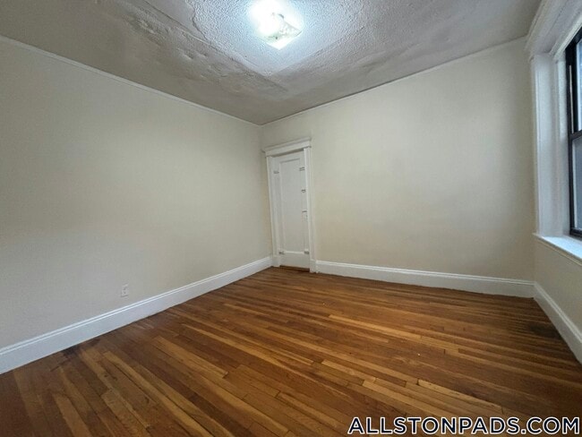 1144 Commonwealth Ave in Boston, MA - Foto de edificio - Building Photo