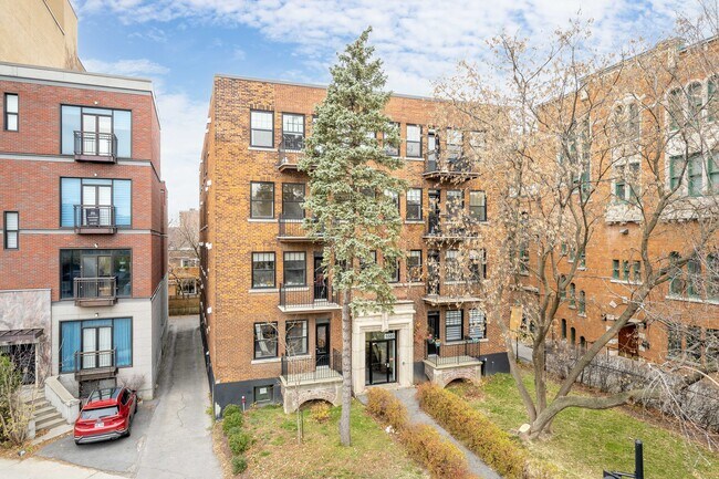 5585 De La Côte-Saint-Luc Ch