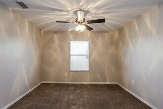 221 Lookout Dr in Apollo Beach, FL - Foto de edificio - Building Photo