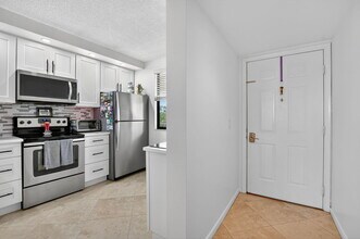 6205 Balboa Cir in Boca Raton, FL - Building Photo - Building Photo