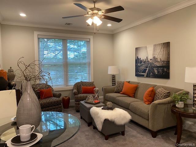 9 Lafayette Pl in Woodmere, NY - Building Photo - Building Photo