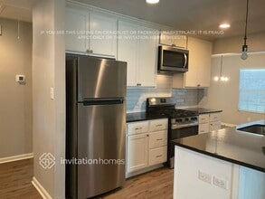 320 W Avenue G in Garland, TX - Building Photo - Building Photo