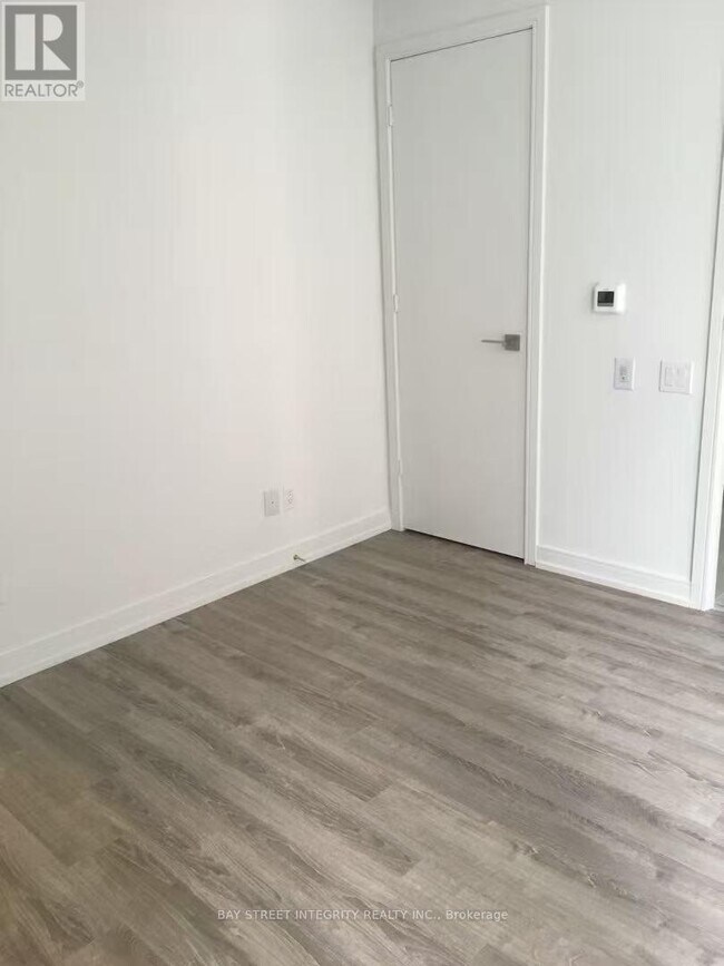 28 Wellesley St E in Toronto, ON - Building Photo - Building Photo