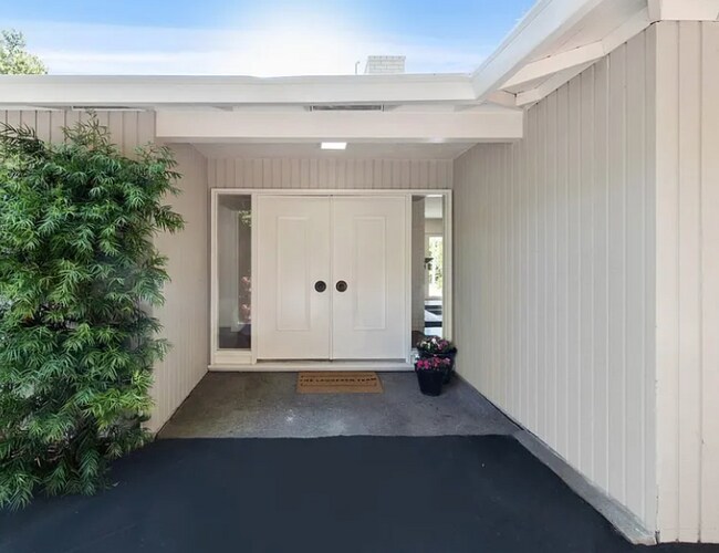 30 Warmwood Way in Hillsborough, CA - Building Photo - Building Photo