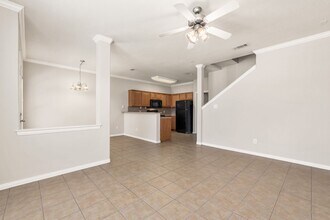 1001 Krenek Tap Rd in College Station, TX - Foto de edificio - Building Photo