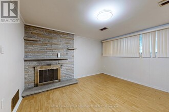 106 Levendale Rd in Richmond Hill, ON - Building Photo - Building Photo