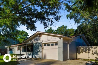 1706 Grove Park Dr in Orange Park, FL - Building Photo - Building Photo