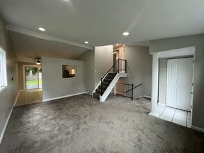 4210 Burningtree Rd in Liverpool, NY - Building Photo - Building Photo