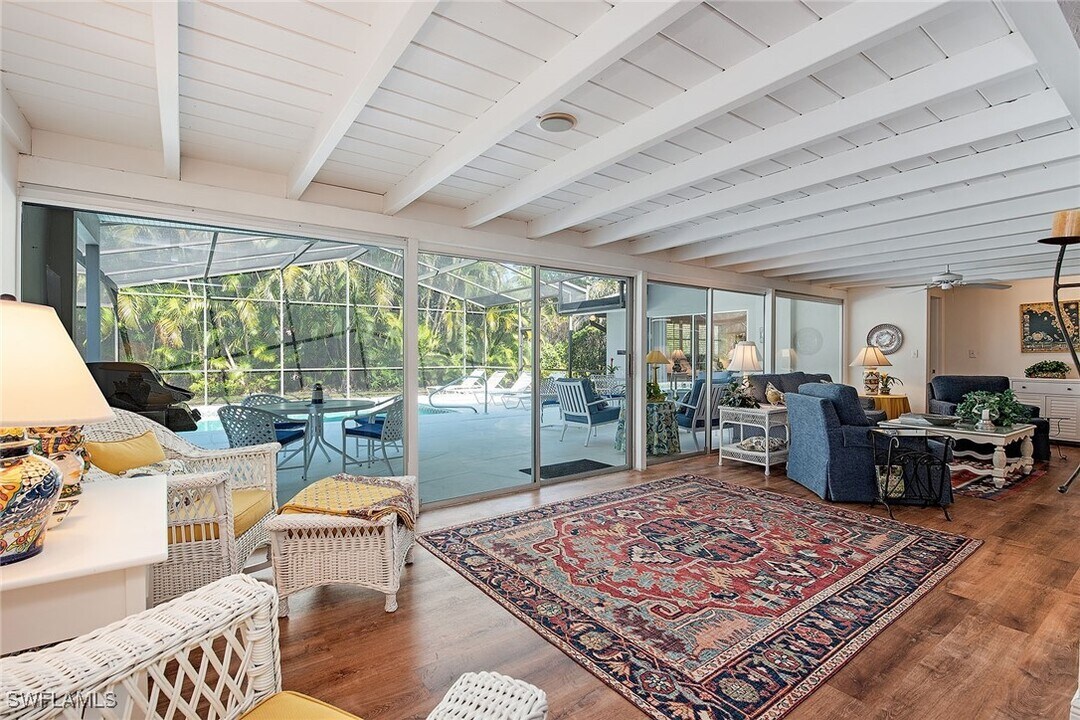 525 Portside Dr in Naples, FL - Building Photo