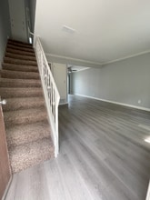 17706 Scherzinger Ln in Santa Clarita, CA - Building Photo - Building Photo