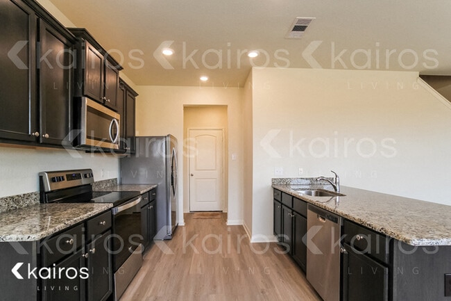 5727 Littoral Rd in Mont Belvieu, TX - Building Photo - Building Photo