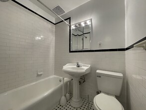 111 E 60th St in New York, NY - Building Photo - Building Photo