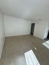 2553 Glen Ave in Merced, CA - Building Photo - Building Photo