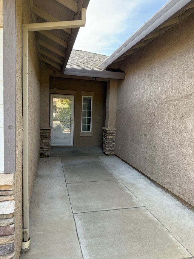 5538 Muir Peak Rd in Redding, CA - Building Photo - Building Photo