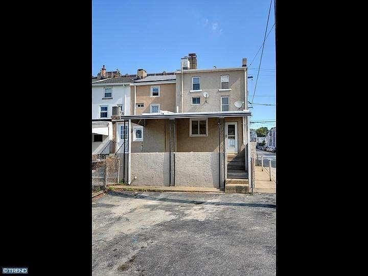 4664 Umbria St in Philadelphia, PA - Building Photo