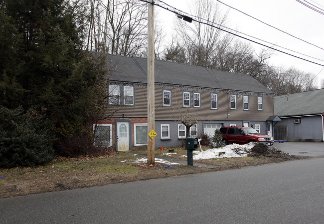 20 Ayer Rd in Shirley, MA - Foto de edificio - Building Photo