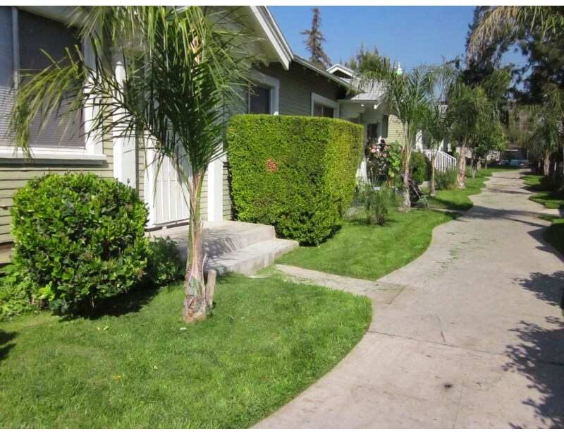 2115 N Raymond Ave in Altadena, CA - Building Photo