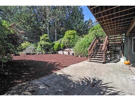 1045 Everglades Dr in Pacifica, CA - Building Photo