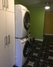 5115 Canoga Ave in Woodland Hills, CA - Building Photo - Building Photo