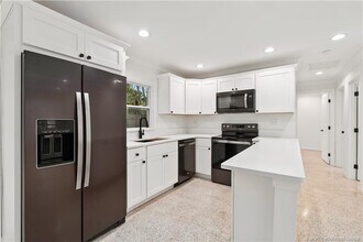 5788 SE Wesley Ave in Stuart, FL - Building Photo - Building Photo