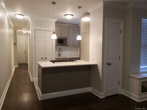 196 Martine Ave-Unit -3D in White Plains, NY - Building Photo - Building Photo