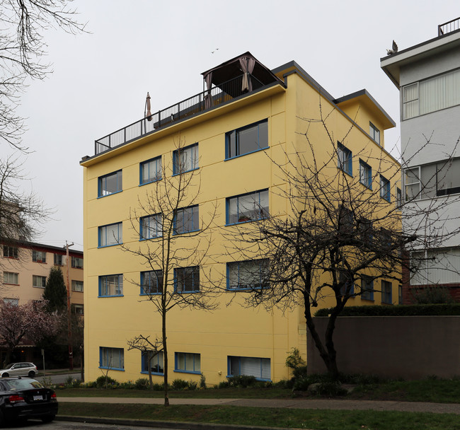 West Gate Court in Vancouver, BC - Building Photo - Building Photo