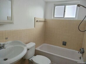 4830 Briarwood Ave in Royal Oak, MI - Building Photo - Building Photo