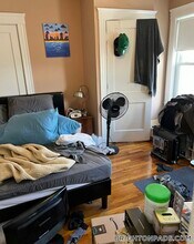 81 Cresthill Rd in Boston, MA - Foto de edificio - Building Photo