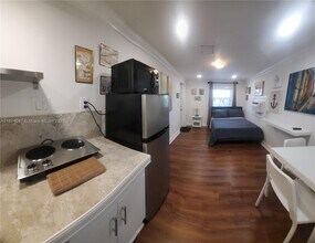 1030 S 62nd Ave in Hollywood, FL - Foto de edificio - Building Photo