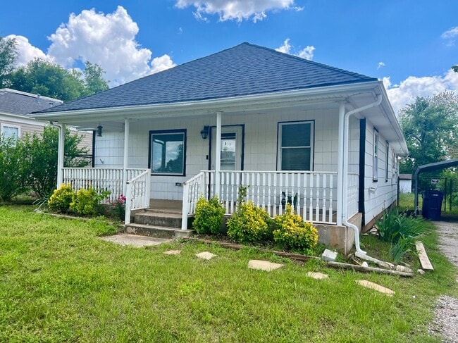 property at 9904 SE 43rd St